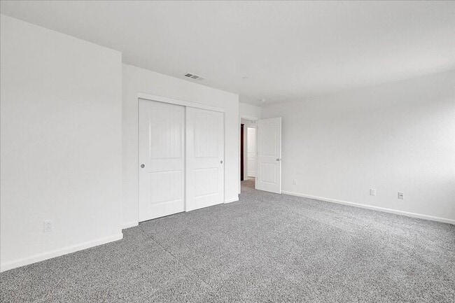 Building Photo - 566 Del Mar Cir