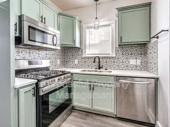Building Photo - 732 NE 17th St