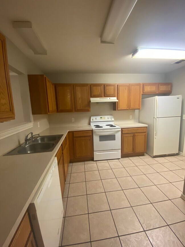 Building Photo - 5420 Kemper St