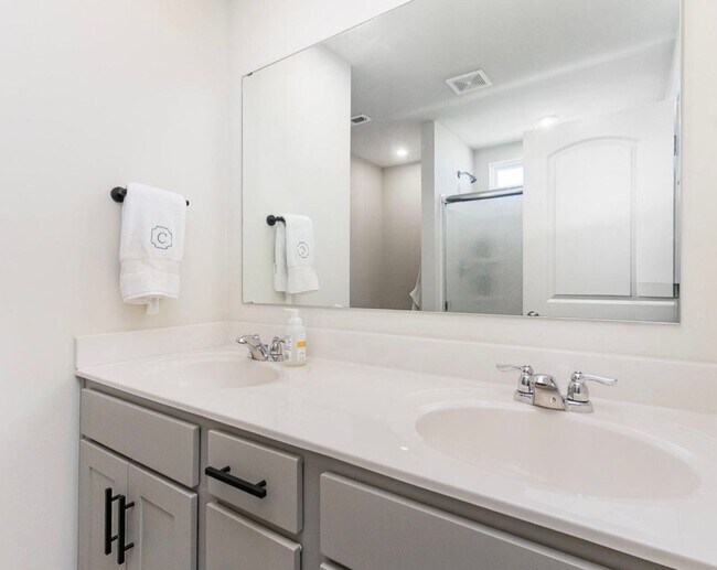 Building Photo - 4BR/2.5 Home for Rent in Cherry Clen!