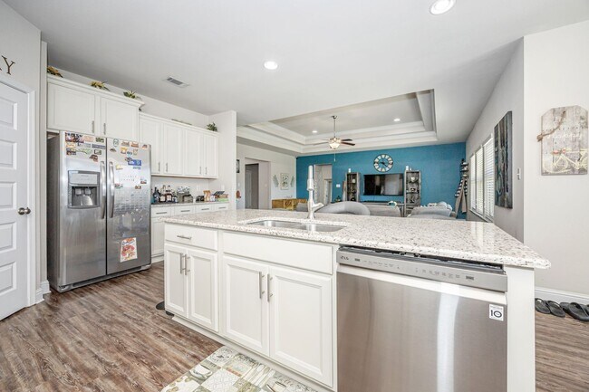 Building Photo - Beautiful 4 Bedroom 3 Bath Home!