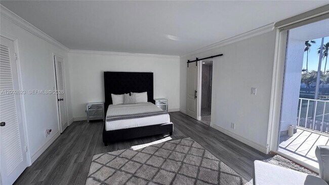 Building Photo - 903 NE 27th Ave