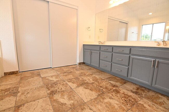 Building Photo - Stunning 5-Bedroom 3 bath 2 story Home in Prime North San Jose Location.