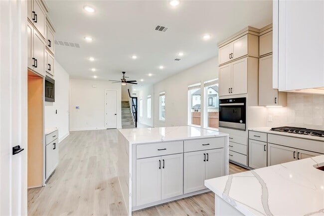 Building Photo - 1703 Kit Cir