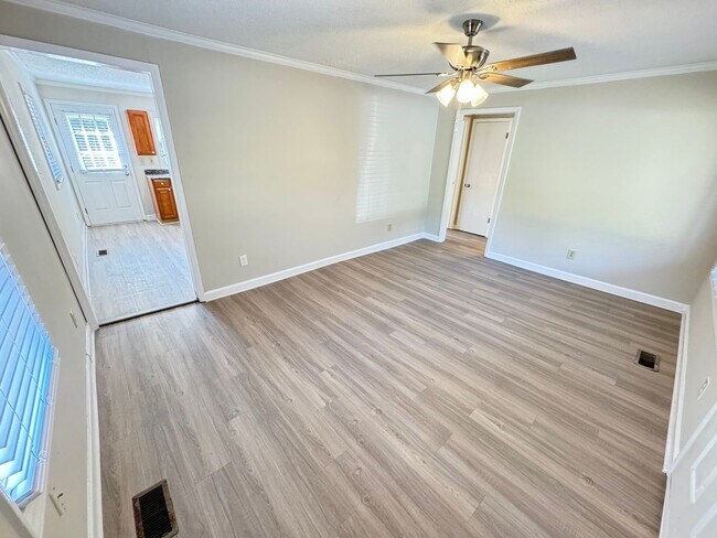 Building Photo - Shady Circle