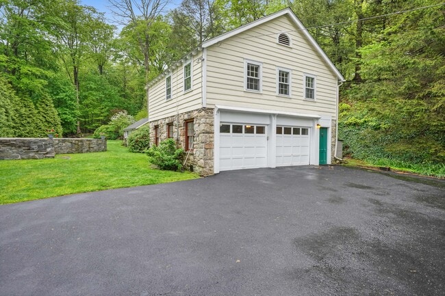 Building Photo - 321 Riversville Rd