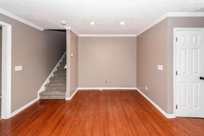 Building Photo - 5 Bedroom 2.5 Bath Home in St. James Estates - Goose Creek