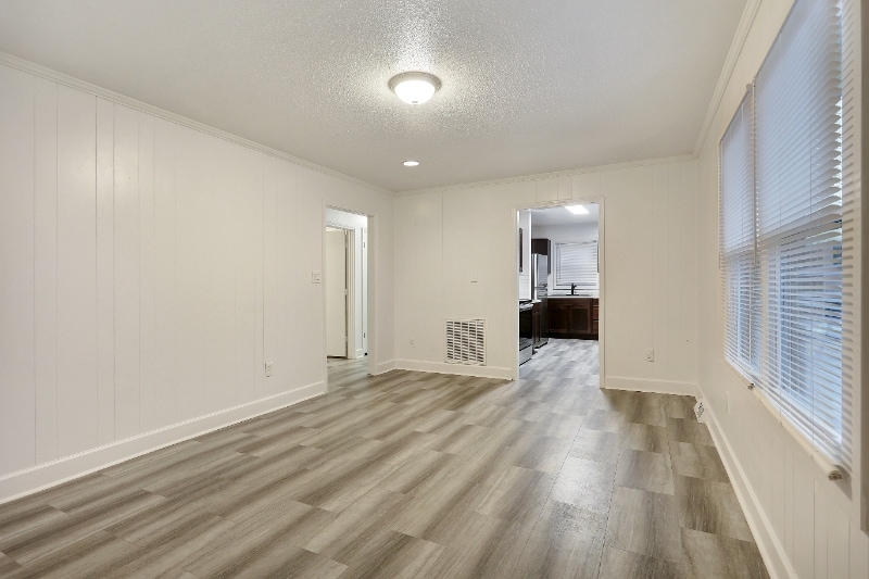 Building Photo - 509 W McElhaney Rd