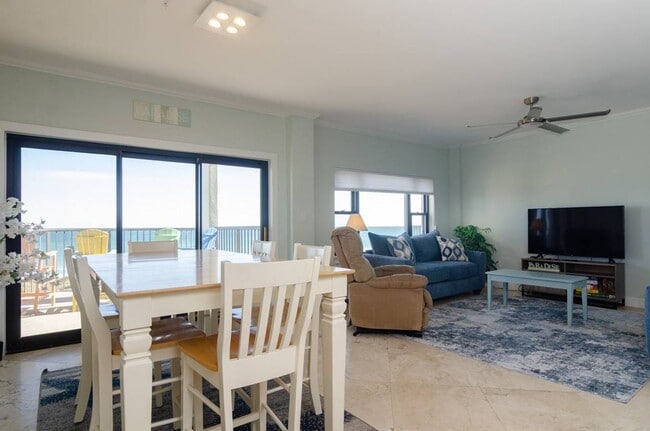 Building Photo - 2400 N Lumina Ave