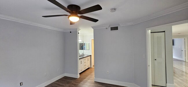 Building Photo - 400 Scotia Dr