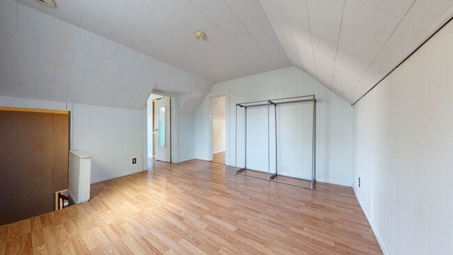 Building Photo - Large home in Galion Schools