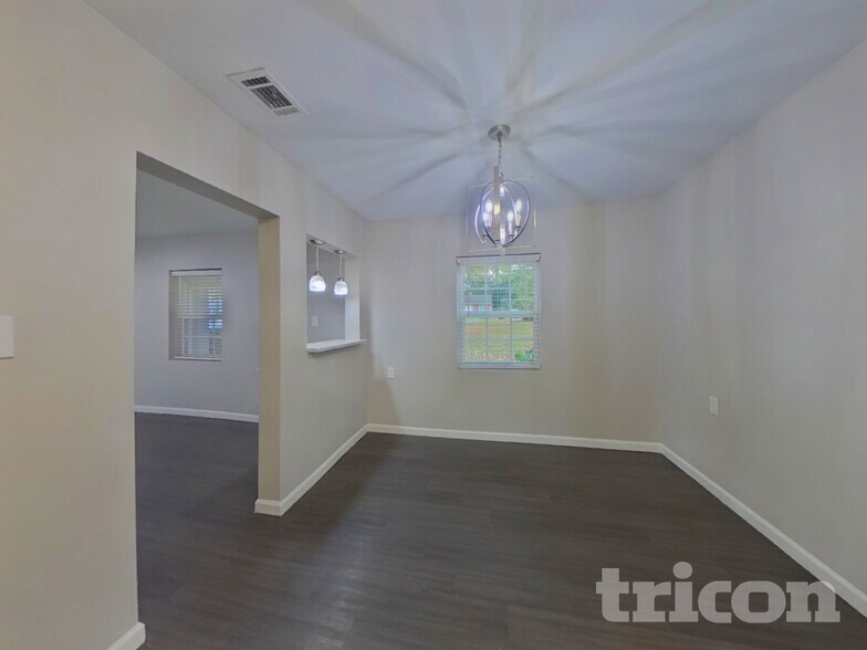 Building Photo - 4223 Dinglewood Ave