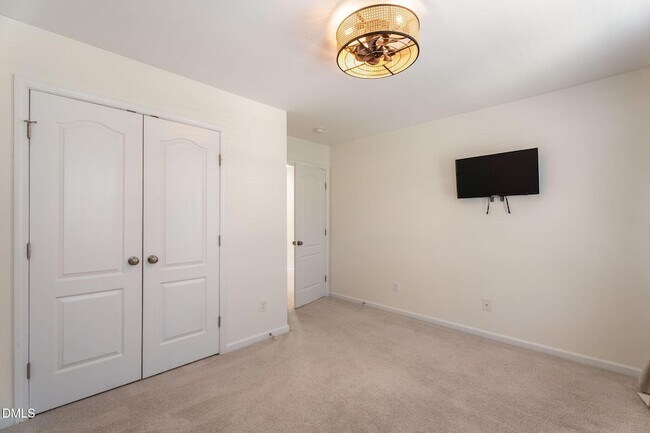 Building Photo - 855 Ember Dr