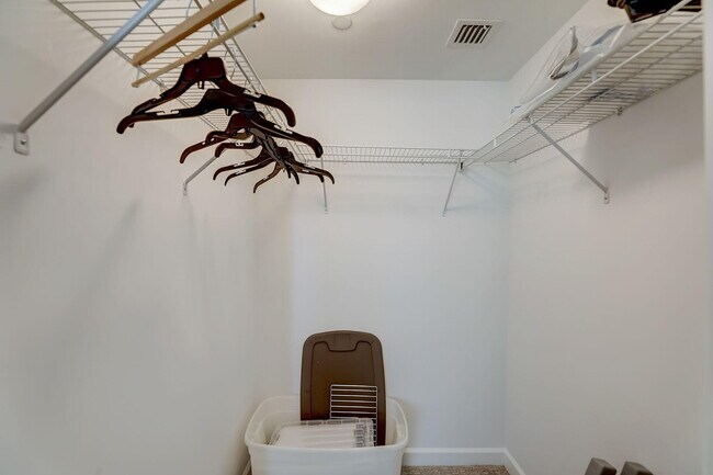 Building Photo - 2650 Lake Shore Dr