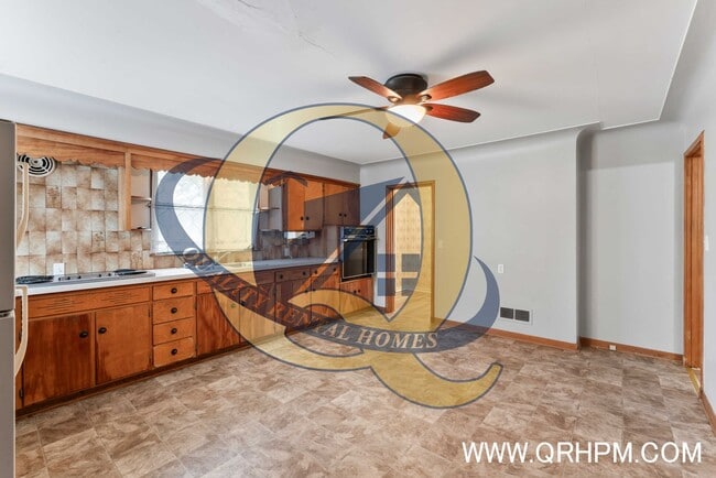 Building Photo - Available Now! - 3 Bedroom, 1 Bathroom in ...