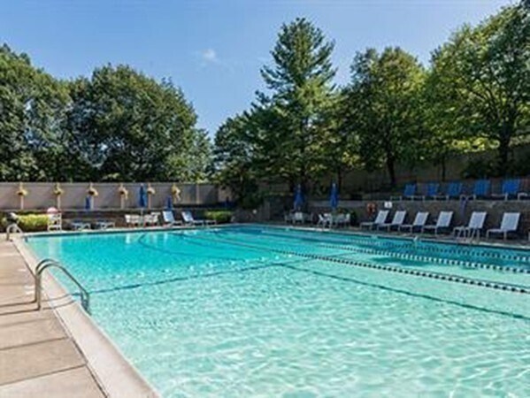 Building Photo - 33 Pond Ave