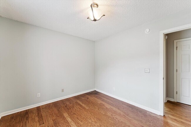 Building Photo - AVAILABLE OCTOBER 2025! [PET FRIENDLY]