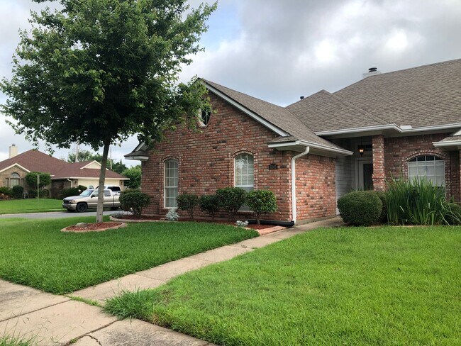 Building Photo - Corner Lot close to Barksdale Airforce Base with Bonus Room in back yard..