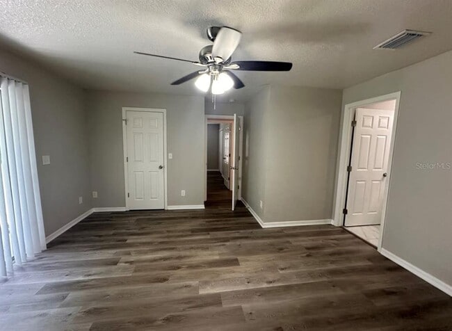 Building Photo - 9725 Fox Hollow Rd