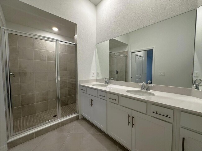 Building Photo - 14271 Heritage Landing Blvd