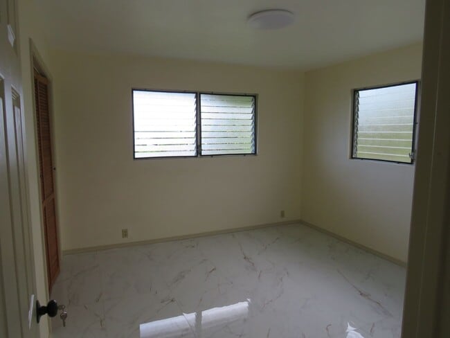 Building Photo - 127 Kanoelani St