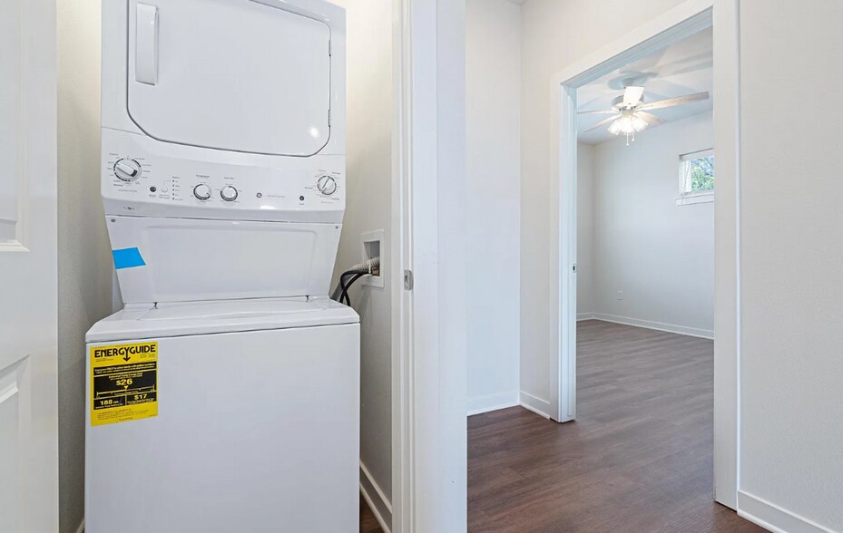 Building Photo - 619 Whitham Ave