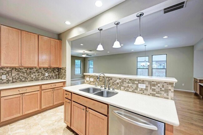Building Photo - 2119 Howell Mountain Dr