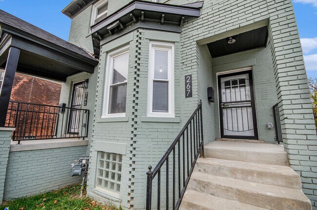 Building Photo - Lower Unit - Newly Constructed - 2 bed/2 bath - Must See!