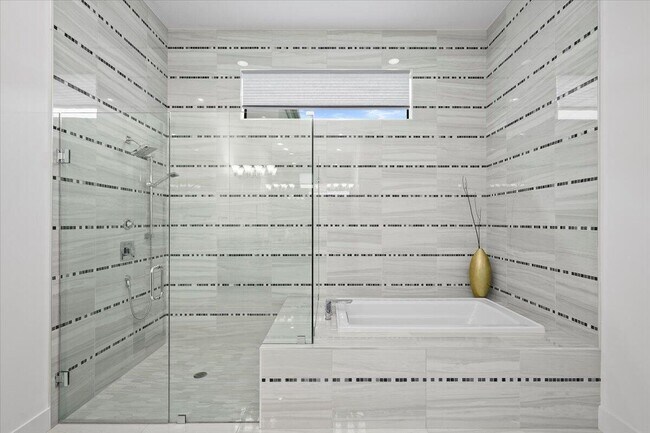 Building Photo - 13673 Artisan Cir