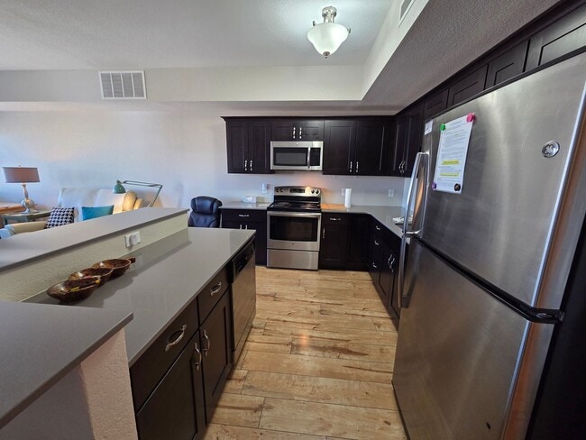 Building Photo - 221 E 5th St