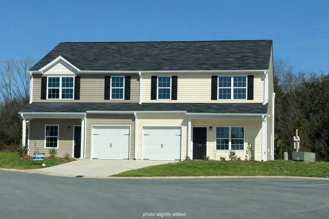 Building Photo - Three bedroom, 2.5 bath townhome in Whitsett