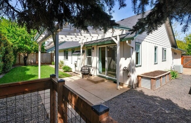 Building Photo - 3366 Merryvale Rd
