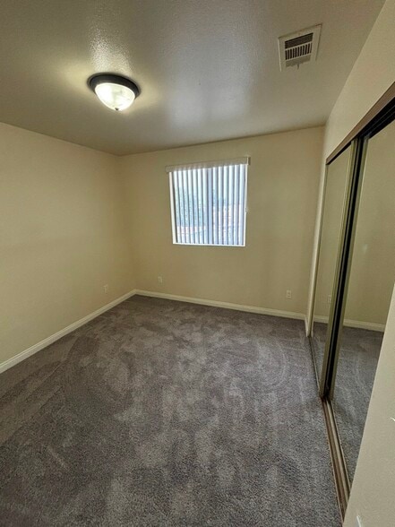 Building Photo - 214 E 97th St