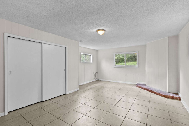 Building Photo - Perfect Blend of Convenience & Comfort on ...