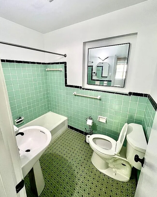 Building Photo - 309 Kepner Dr NE