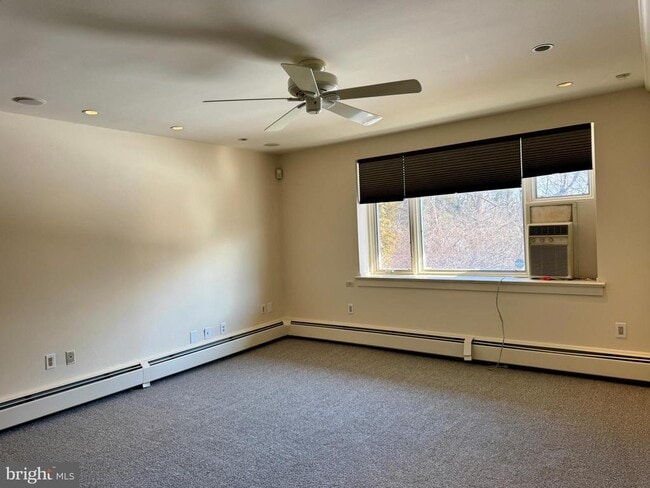 Building Photo - 8233 Fairview Rd