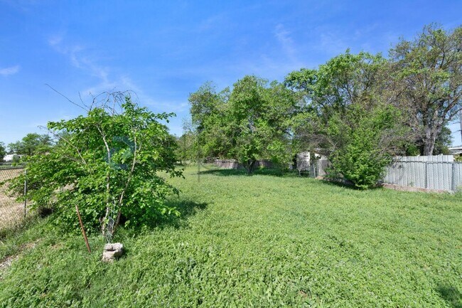 Building Photo - 2749 Fairfield St