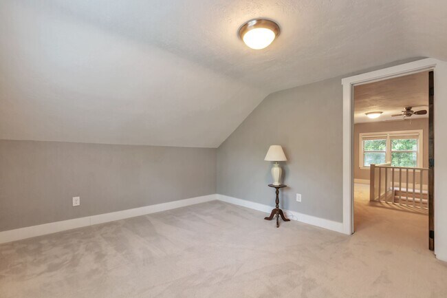 Building Photo - 4858 Viewmont St