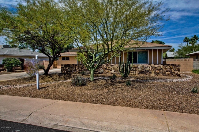 Building Photo - 1030 E Manhatton Dr
