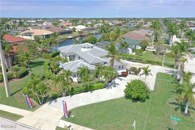 Building Photo - 2417 Cape Coral Pkwy W