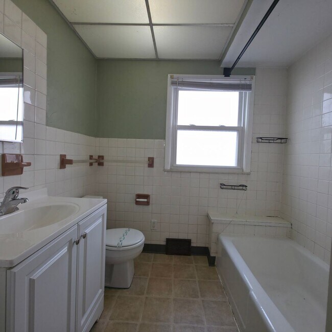 Building Photo - 1363 Cranford Ave