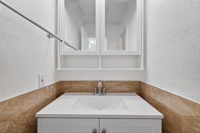 Building Photo - 7575 Cambridge St