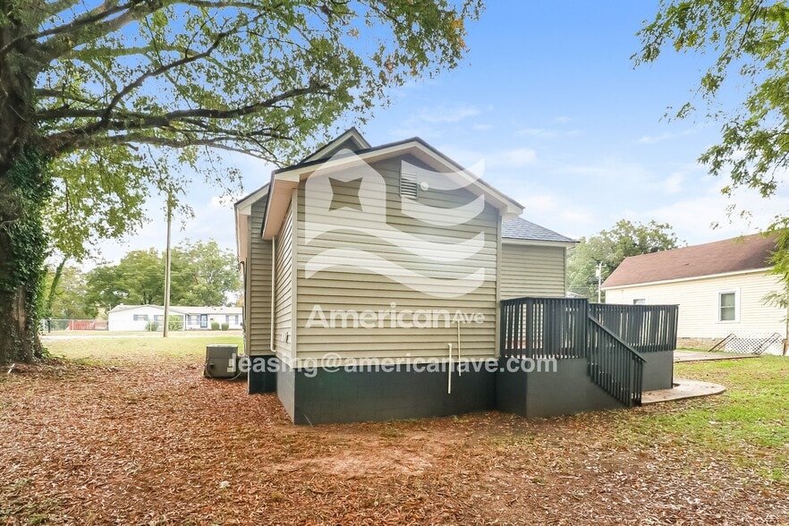 Building Photo - 306 Sycamore St