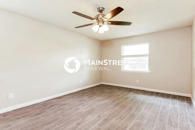 Building Photo - 3 Bedroom Pet-Friendly Home in DALLAS, TX with Main Street Renewal