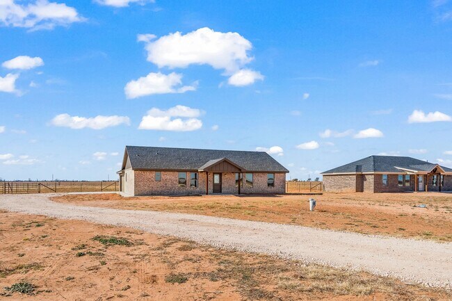 Building Photo - Country Living In Roosevelt ISD!
