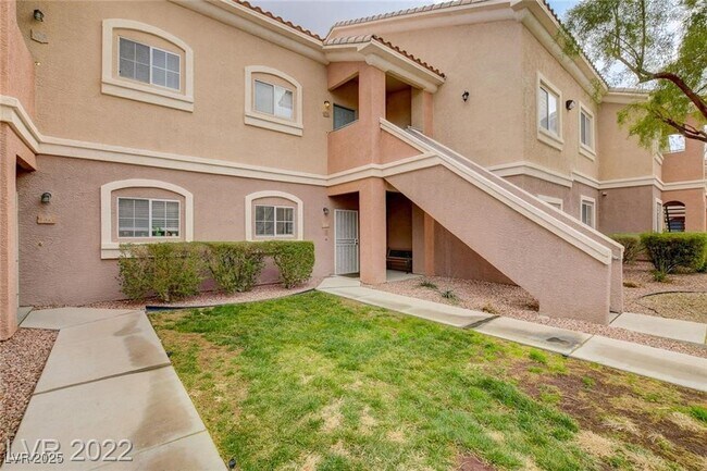 Building Photo - 352 Amber Pine St