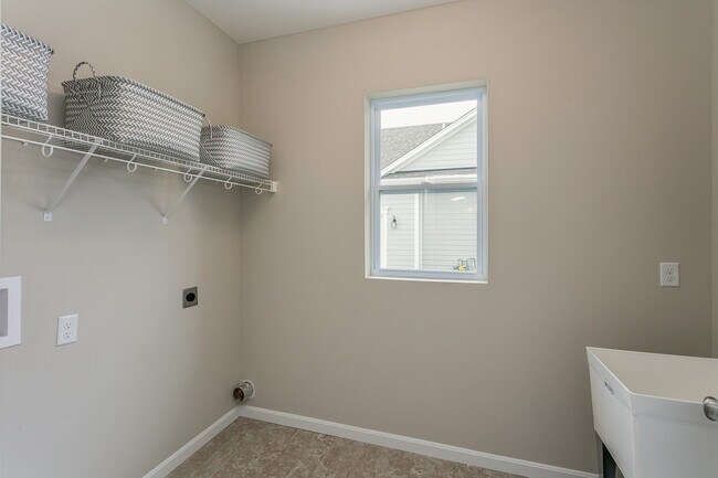 Building Photo - 605 Bellasera Dr
