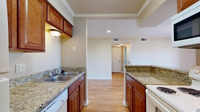 Building Photo - 904 University Oaks Blvd