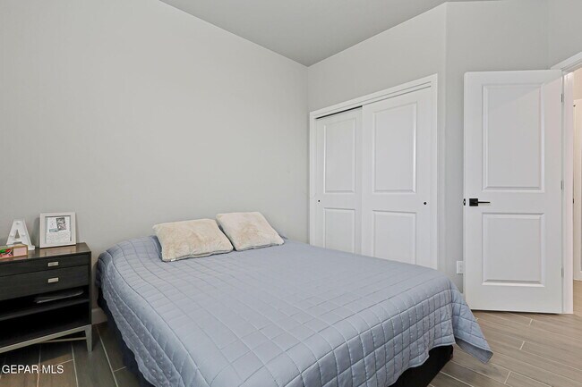 Building Photo - 824 Paseo Solar Dr