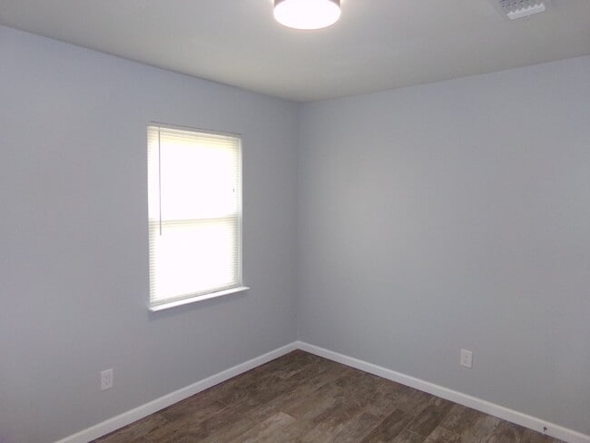 Building Photo - Updated Northeast Pensacola 3BR Home with Granite Kitchen, Tile Floors & Garage